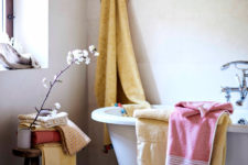 11 Bright and colorful towels will bring a summer feel to your bathroom