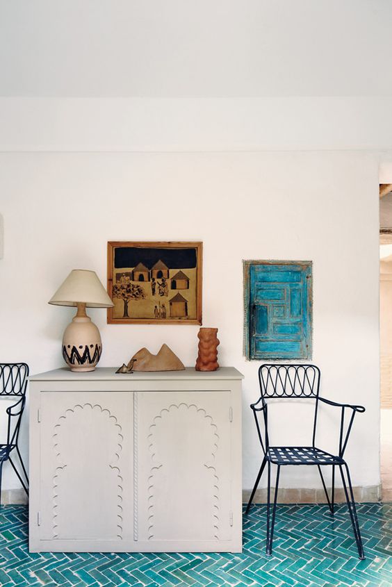 rock turquoise tiles in the entryway to make the floor durable and highlight that it's a coastal home