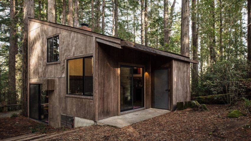 This forest cabin is called Sea Ranch Cabin and was originally built in 1960s, and now refurbished and extended
