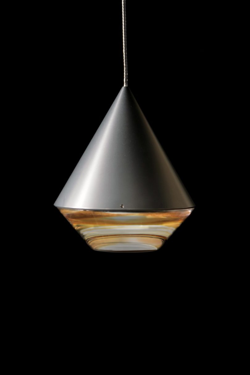 This pendant luminaire collection strikes it with its simple yet sophisticated design
