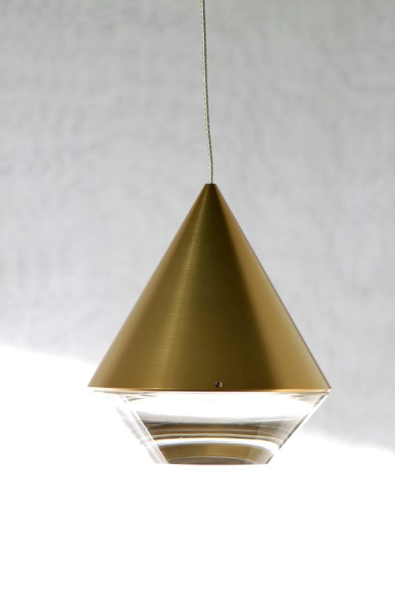 This is Alto, a lamp, the shape of which is inspired by a cut diamon, its lower part is transparent