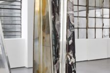03 There are alsoluxurious screens of marble and other materials they can stylishly divide the space