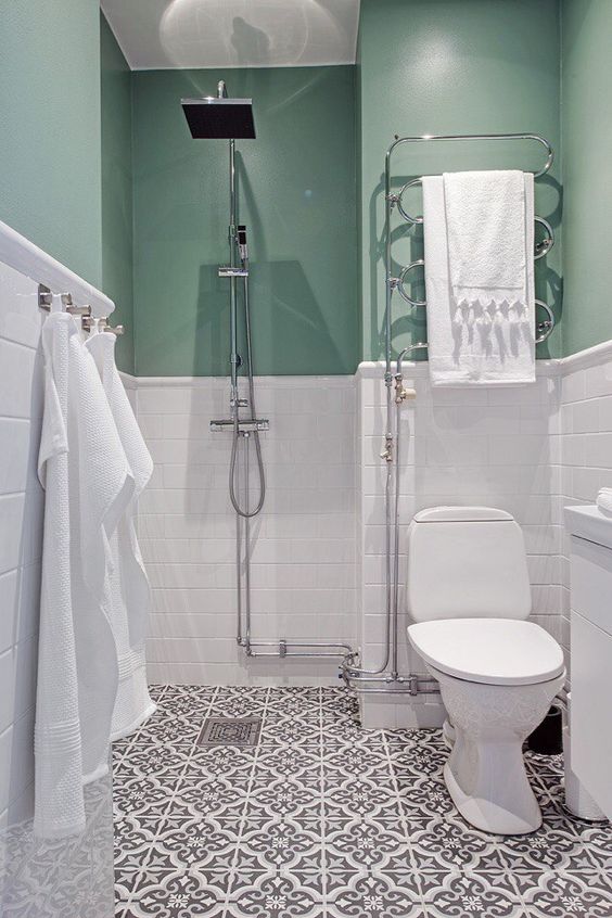 add a colorful touch to your monochromatic bathroom with mint for more interest