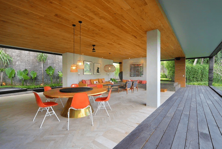 The living room and dining zones are also here, they can be opened to the deck, too, and feature modernist furniture