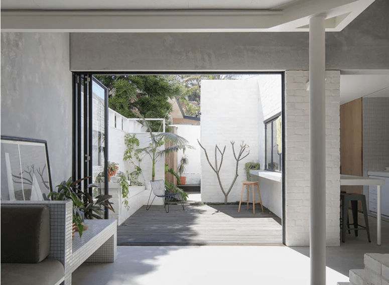 The spaces are opened to a private courtyard with a folding door, and they merge in one when the door is opened
