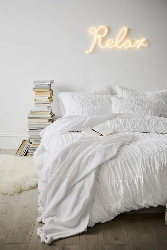 place a neon light over the bed to accent it and make the space stand out, such a calligraphy light is a great idea