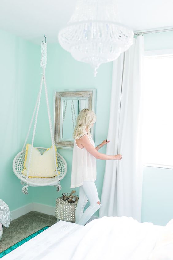 Painting your bedroom walls in mint is a great idea to refresh it and make more vivacious