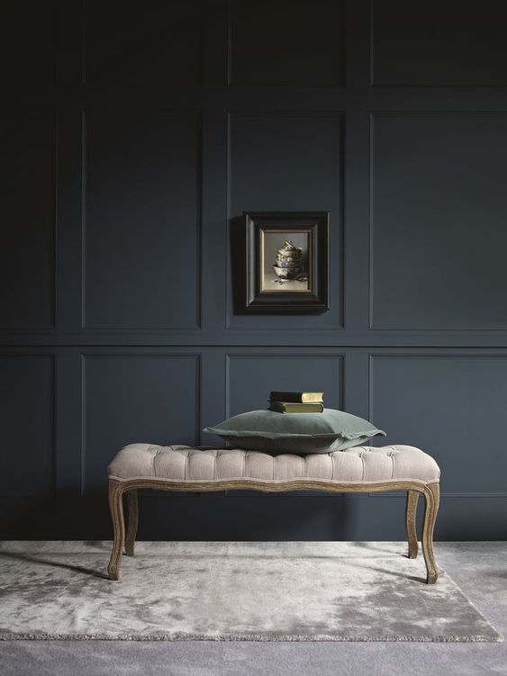 very dark grey wall molding is a great idea to add a refined touch to the interior