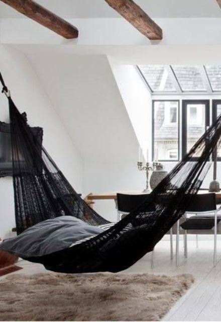 a Scandinavian space with a matching black hammock that seamlessly fits the space thanks to its design