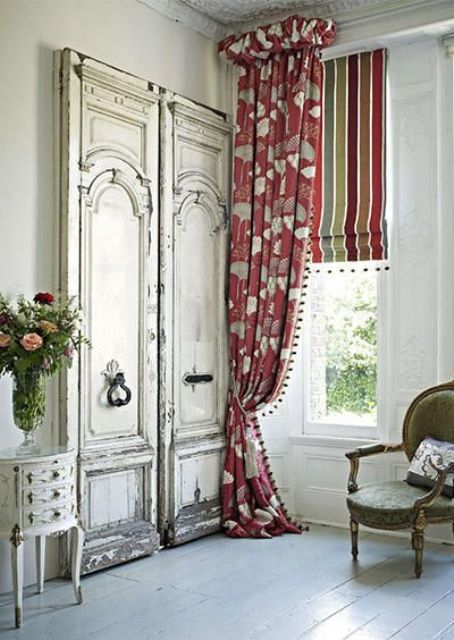 two different curtains add eye-catchiness and boldness to the neutral space
