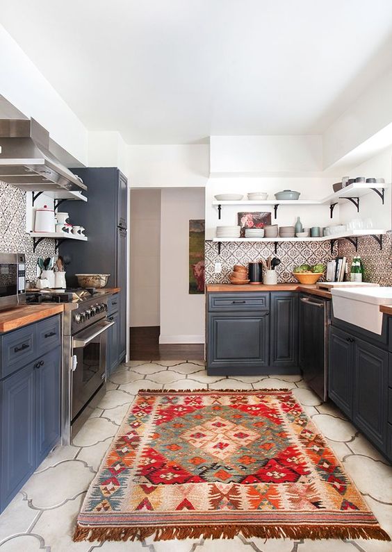 a boho rug and a mosaic tile backsplash make a grey kitchen boho and folksy