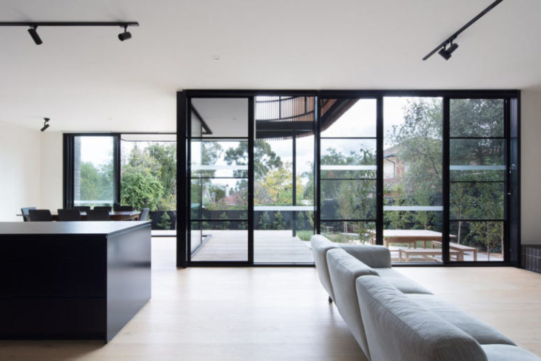 The glazed wall allows enjoying the views and brings much light inside