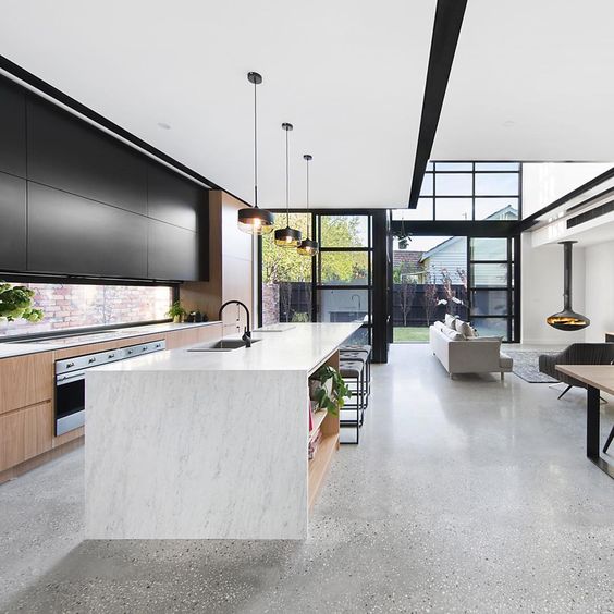 A statement point is sleek black upper cabinets of the kitchen, the color is echoed in other elements of the space, too