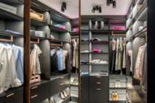 15 The closet features everything necessary for storing clothes and shoes with style and lots of light