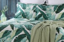 22 a bedding set in the shades of green and with a palm leaf print for a bright touch