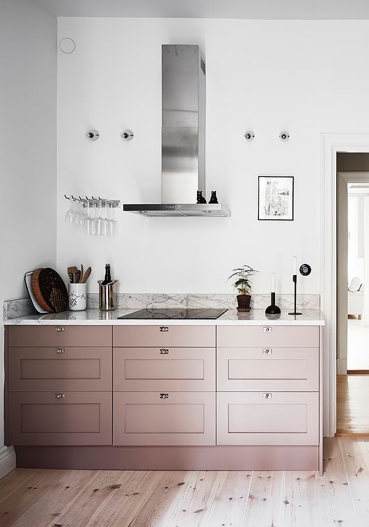 pale pink cabinets for adding a tender touch of color to the neutral kitchen