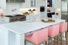 26 pink stools add color to the traditional kitchen in white and create a modern twist