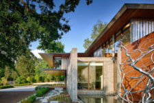 01 This gorgeous home was built for two art collectors and is made to display all the artworks at their best