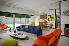 01 This mid-century modern house is a neutral space done with colorful furniture and textures