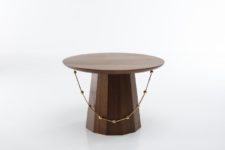 03 The tables are available in different finishes and materials, here it’s walnut with faceted sides