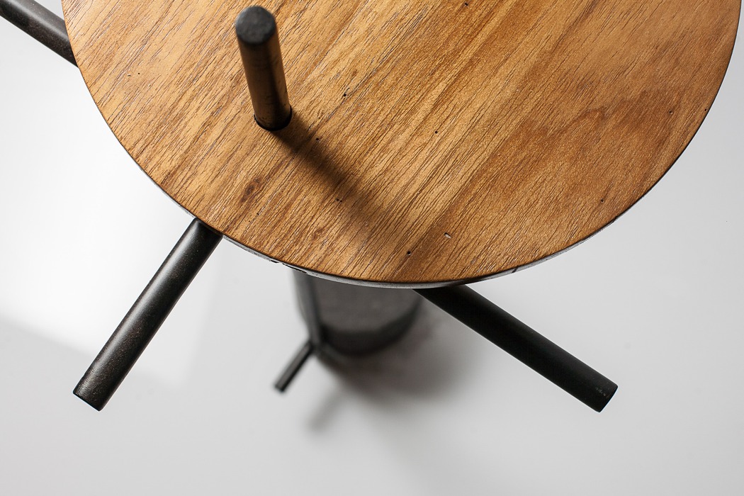 The smart use of materials and a cool design make the table ideal for a modern space