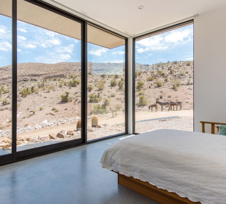 The master bedroom is almost fully glazed to enjoy the views of the desert