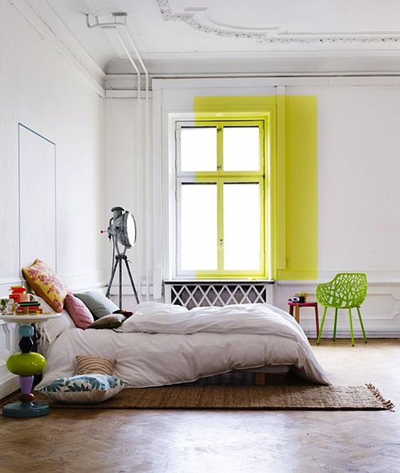 a bold idea to add color to the bedroom, a neon yellow touch on the window to make a statement