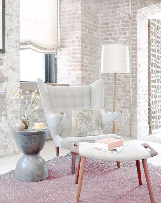 A whitewashed brick wall for a relaxed and subtle living room but with a bit of edge