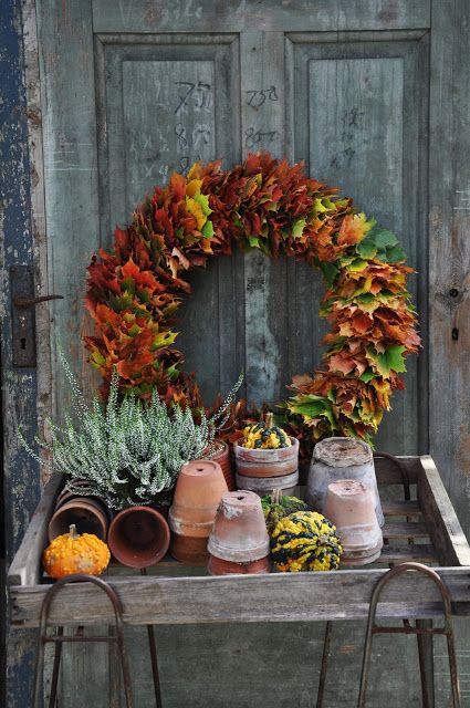 make a chic and bold fall leaf wreath using only leaves and wire - you won't need more for a modern look