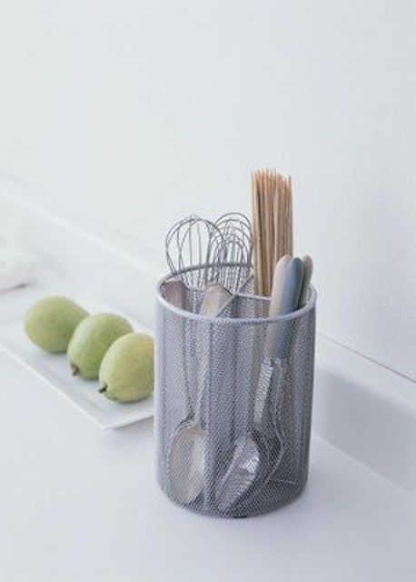 a mesh utensil holder is a simple and modern idea