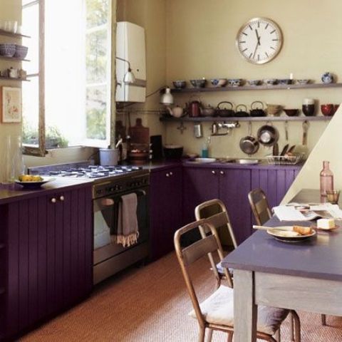 purple cabinets plus beige walls create a bold contrast and eye-catchiness in the space