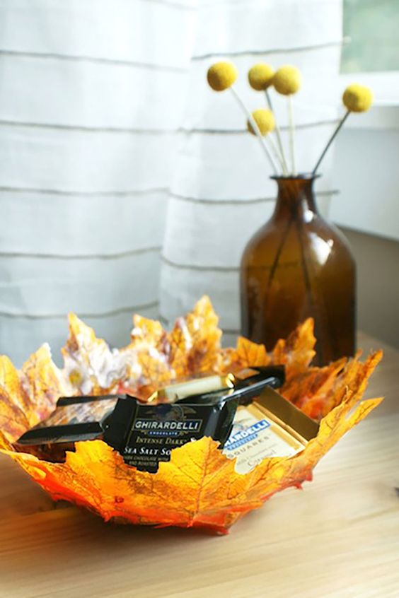 a bowl made of fall leaves - fake or real ones - what can be more fall-embracing than that