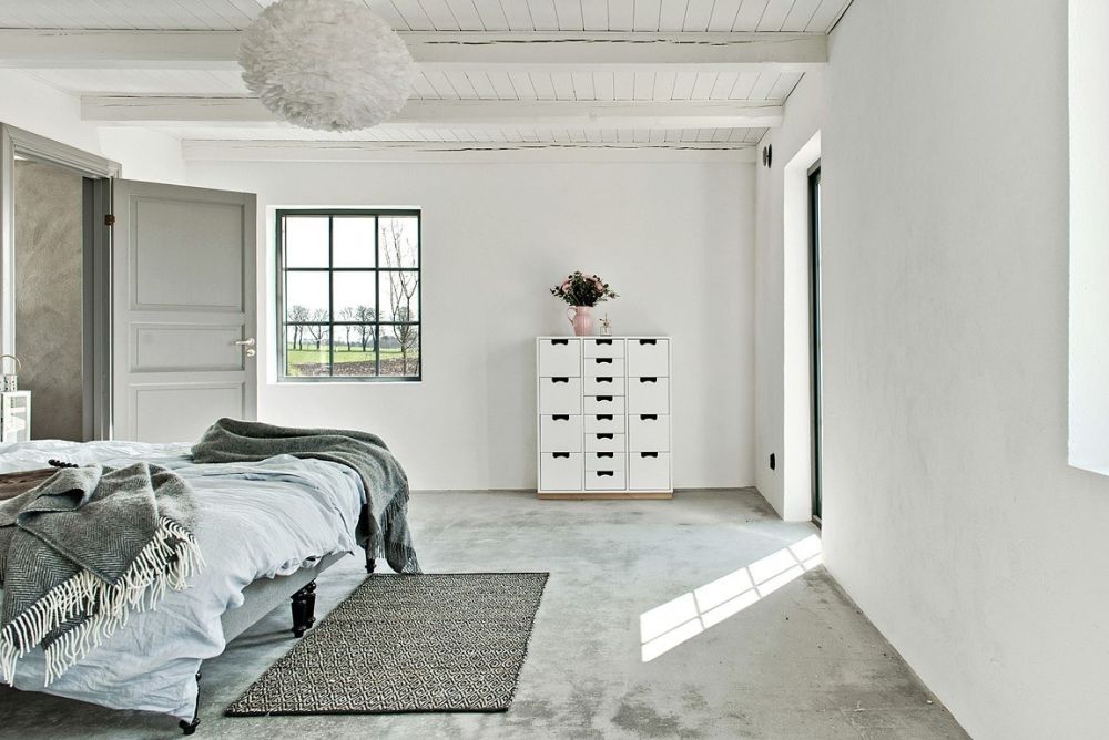 The spaces are neutral but don't look boring due to textures used   concrete, wood, yarn in decor