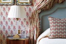 20 various floral and botanical prints beautifully mixed in bedroom decor, frames and textiles are totally chic