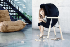 01 Mia is a hoodie chair, and when the child feels overwhelmed, they can pull up the cocoon and partly isolate from others