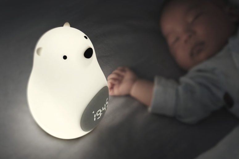 This little and cute bear is an alarm and a lamp with a super cute shape in one, ideal for gentle waking up