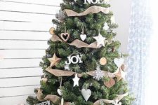 05 a super cozy Christmas tree with various star ornaments including wooden ones, burlap ribbons, snowflakes and hearts plus a basket cover