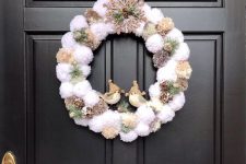 a dreamy Christmas wreath in green, white, beige and taupe, with a wooden snowflake and little birdies