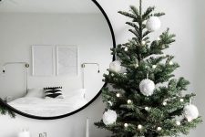 pompom garlands are perfect to decorate a minimalist christmas tree