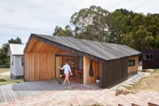 01 Limerick House imitates local rural sheds and is clad with black wood to give it a fresher and more modern feel