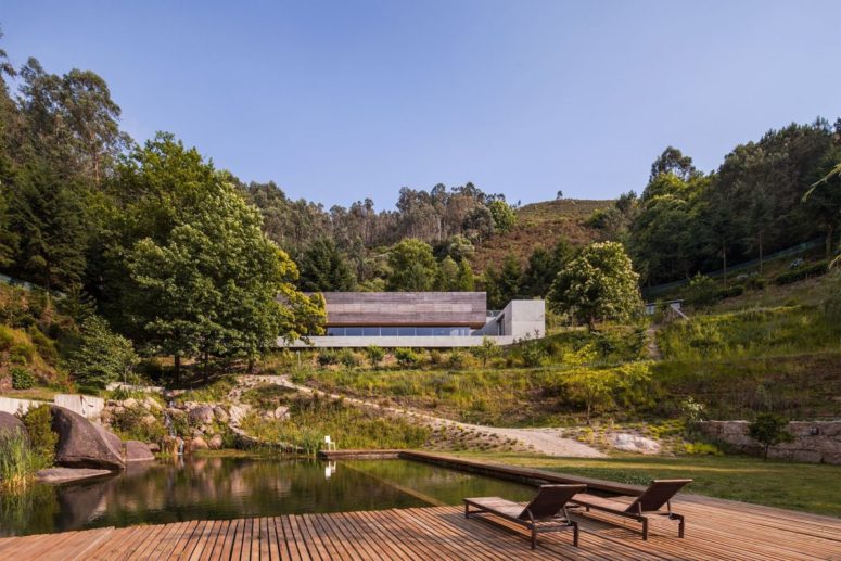 Weekend Retreat Embedded Between Two Natural Ponds