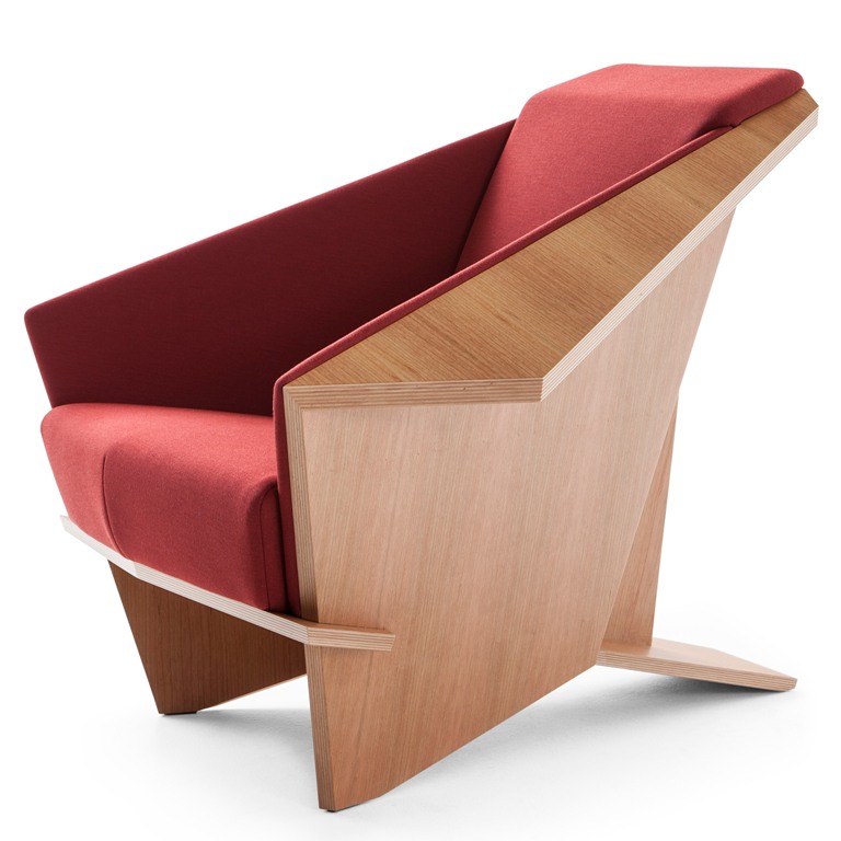 Thanks to the sculptural shapes and lines, the chair looks like origami