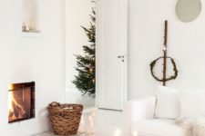 02 moss, candles, bulbs, a fireplace and a simple evergreen wreath create a cozy space with a touch of nature