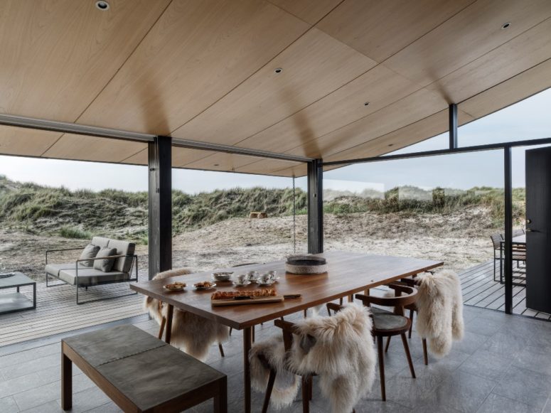 The indoor spaces are strongly connected to outdoors through extensive glazing