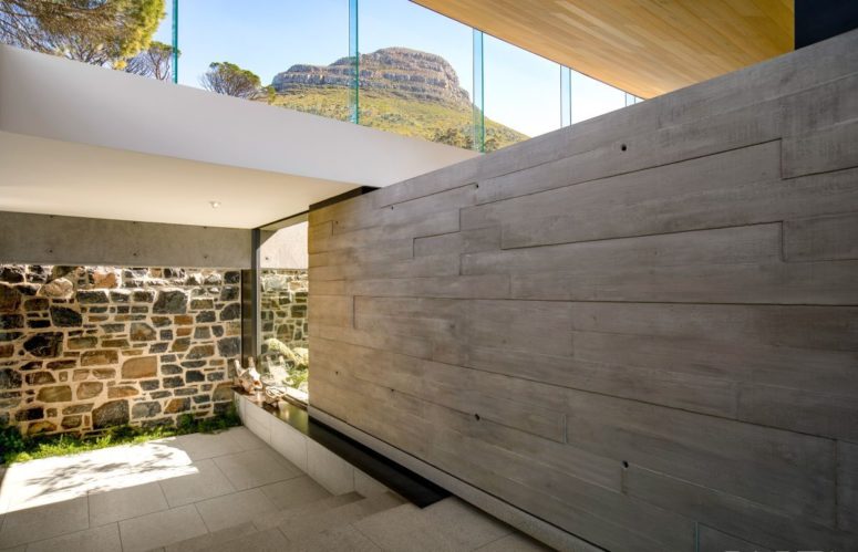 The clerestory windows which frame the upper floor allow natural light and views of the sky and the nearby mountains inside the house