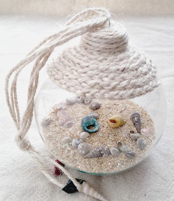 a gorgeous beach Christmas ornament with sand, little seashells and twine wrap on top (on a MY PINTERVENTURES you can find a full tutorial to make one)