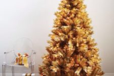 23 such a gold pre-lit Christmas tree doesn’t require any special decor, it’s beautiful and amazing itself