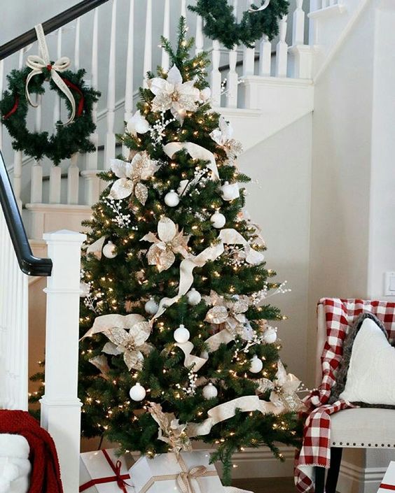 a glam Christmas tree with lights, white ornaments, gilded fabric flowers and white ribbons is a very chic idea