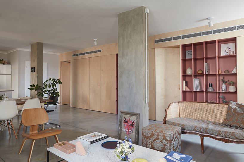 There are two exposed concrete columns in the main area to add chic and a unique feel to the space