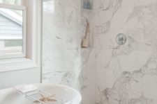03 white marble tiles – graphic ones on the floor and square ones on the walls create a harmonious and cohesive space